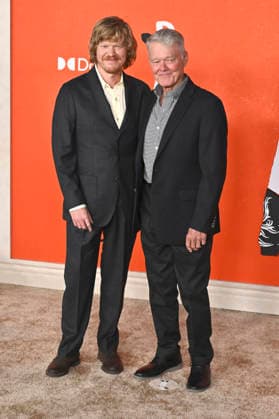 Jesse Plemons mit Vater Jim Bob Plemons bei der Premiere des Kinofilms Digger im Directors Village. Los Angeles, 28.09.2026