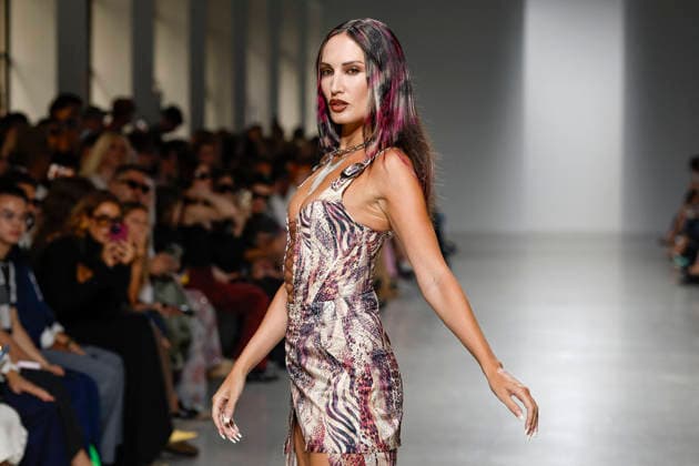 A model walks the runway during the Weinsanto Ready-to-Wear Spring Summer 2027 fashion show as part of Paris Fashion Week on September 28, 2026, in Paris, France. Bestimage, Paris, France  Copyright: xAgencex xBestimagexAgencex xBestimagex