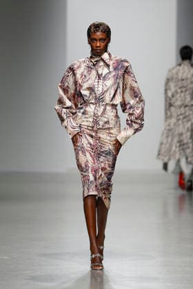 A model walks the runway during the Weinsanto Ready-to-Wear Spring Summer 2027 fashion show as part of Paris Fashion Week on September 28, 2026, in Paris, France. Bestimage, Paris, France  Copyright: xAgencex xBestimagexAgencex xBestimagex