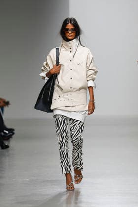 A model walks the runway during the Weinsanto Ready-to-Wear Spring Summer 2027 fashion show as part of Paris Fashion Week on September 28, 2026, in Paris, France. Bestimage, Paris, France  Copyright: xAgencex xBestimagexAgencex xBestimagex