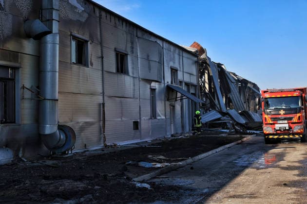 Rescuers deal with the consequences of a large-scale fire at a civilian industrial facility producing plastic tableware, caused by a nighttime Russian drone strike in the Odesa region, Ukraine, September 29, 2026. (Photo by Nina Liashonok Ukrinform) Manufacturing plant burns down in Odesa region due to Russian drone attack  Copyright: xNinaxLiashonokx