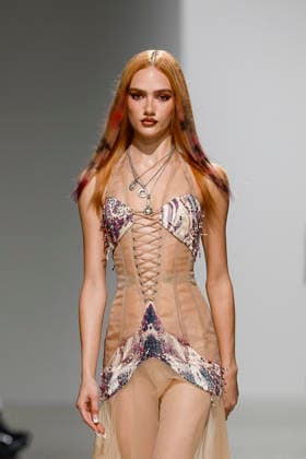 A model walks the runway during the Weinsanto Ready-to-Wear Spring Summer 2027 fashion show as part of Paris Fashion Week on September 28, 2026, in Paris, France. Bestimage, Paris, France  Copyright: xAgencex xBestimagexAgencex xBestimagex