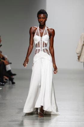 A model walks the runway during the Weinsanto Ready-to-Wear Spring Summer 2027 fashion show as part of Paris Fashion Week on September 28, 2026, in Paris, France. Bestimage, Paris, France  Copyright: xAgencex xBestimagexAgencex xBestimagex