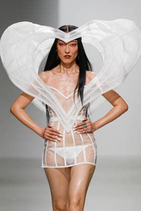 A model walks the runway during the Weinsanto Ready-to-Wear Spring Summer 2027 fashion show as part of Paris Fashion Week on September 28, 2026, in Paris, France. Bestimage, Paris, France  Copyright: xAgencex xBestimagexAgencex xBestimagex