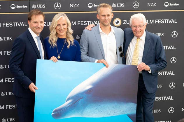 Barny Revill, Angela Ziltener, Jeff Hester und Keith Scholey bei der Premiere des Dokumentarfilms Dolphins: My Close Encounters auf dem 22. Zurich Film Festival im Arthouse Le Paris. Zürich, 28.09.2026