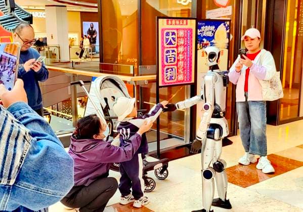 HARBIN, CHINA - SEPTEMBER 29: A humanoid robot interacts with customers inside a shopping mall on September 29, 2026 in Harbin, Heilongjiang Province of China. The robot features flexible limb movements and can dance, shake hands, wave, make heart gestures and communicate via voice.  Copyright: xVCGx 111670495816