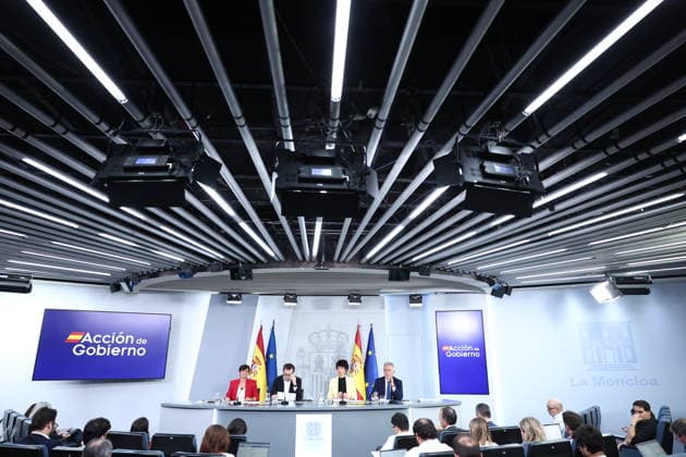The Government Agrees to Provide Protection Against Evictions Through 2030 and to Prohibit Purchases by Vulture Funds Through 2028 I D The Minister of Housing and Urban Agenda, Isabel Rodríguez; the First Vice President and Minister of Economy, Trade, and Business, Carlos Cuerpo; the Minister of Inclusion, Social Security, and Migration and Government Spokesperson, Elma Saiz; and the Minister of Territorial Policy and Democratic Memory, Ángel Víctor Torres, during the press conference following the Council of Ministers meeting on September 29, 2026, in Madrid, Spain. On Tuesday, the government approved two royal decrees on housing during the Council of Ministers meeting, which include the extension of eviction protection through 2030, the Copyright: xEduardoxParrax 7808083