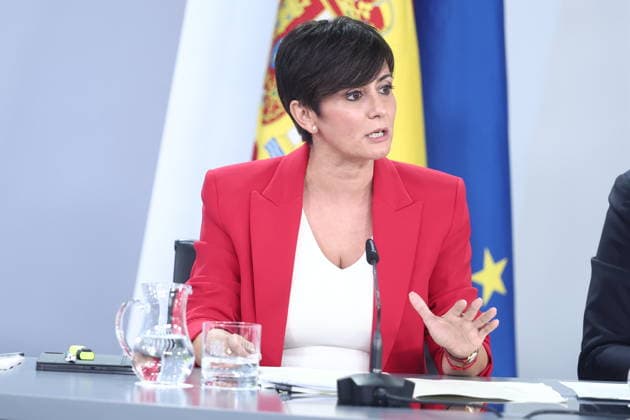 The Government Agrees to Provide Protection Against Evictions Through 2030 and Ban Purchases by Vulture Funds Through 2028 The Minister of Housing and Urban Agenda, Isabel Rodríguez, during the press conference following the Council of Ministers meeting on September 29, 2026, in Madrid, Spain. On Tuesday, the government approved two royal decrees on housing during the Council of Ministers meeting, which include extending protection against evictions through 2030, regulating seasonal rentals and room rentals, banning purchases by vulture funds through 2028, and extending by two years the existing contracts that expire before December 31, 2028, among other issues. SEPTEMBER 29, 2026, Madrid, Spain Copyright: xEduardoxParrax 7808094