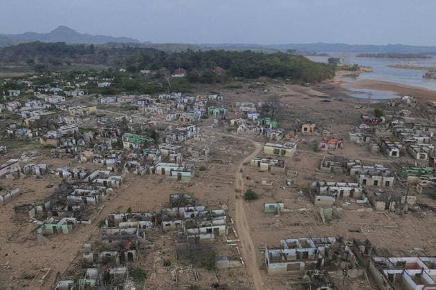 Submerged Somang village re-emerges as water recedes at Karian Dam in Banten, Indonesia LEBAK, INDONESIA — SEPTEMBER 29: An aerial view show the submerged Somang village emerging as water levels recede at Karian Dam in Lebak, Banten, Indonesia, on September 29, 2026. The drop in water levels, amid a prolonged dry season and El Nino conditions, has revealed the ruins of homes and other structures belonging to the village, which was submerged following the construction of the dam. Agoes Rudianto Anadolu Lebak Indonesia. Editorial use only. Please get in touch for any other usage.  Copyright: x2026xAnadoluxAgoesxRudiantox