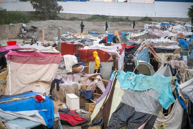 Dozens of migrants from Benítez Beach in Ceuta, evicted today, decide to voluntarily return to Morocco Police evict migrants from Benítez Beach on September 29, 2026, in Ceuta, Spain. Dozens of Moroccan migrants who had been staying in the settlements on Benítez Beach in Ceuta have decided to voluntarily return to Morocco after being informed that they could choose this option, during the operation carried out to transfer residents in the area to the facilities of the Temporary Care Center for Foreigners (CATE), to register them. September 29, 2026, Ceuta, Ceuta, Spain Copyright: xMarcosxMorenox 7808167