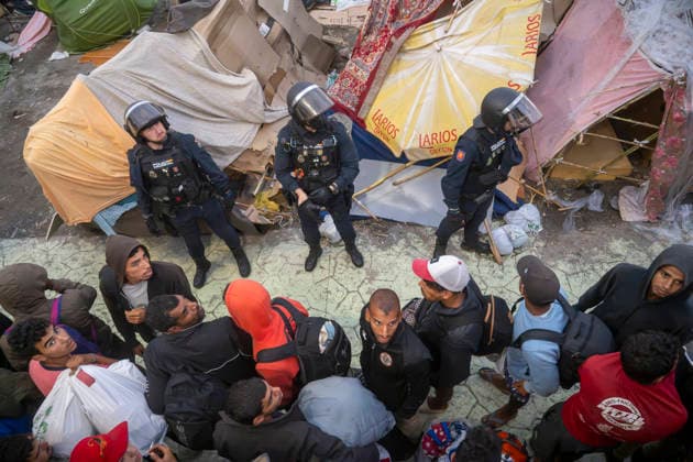 Dozens of migrants from Benítez Beach in Ceuta, evicted today, decide to voluntarily return to Morocco Police evict migrants from Benítez Beach on September 29, 2026, in Ceuta, Spain. Dozens of Moroccan migrants who had been staying in the settlements on Benítez Beach in Ceuta have decided to voluntarily return to Morocco after being informed that they could choose this option, during the operation carried out to transfer residents in the area to the facilities of the Temporary Care Center for Foreigners (CATE), to register them. September 29, 2026, Ceuta, Ceuta, Spain Copyright: xMarcosxMorenox 7808168
