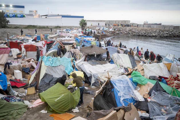 Dozens of migrants from Benítez Beach in Ceuta, evicted today, decide to voluntarily return to Morocco Police evict migrants from Benítez Beach on September 29, 2026, in Ceuta, Spain. Dozens of Moroccan migrants who had been staying in the settlements on Benítez Beach in Ceuta have decided to voluntarily return to Morocco after being informed that they could choose this option, during the operation carried out to transfer residents in the area to the facilities of the Temporary Care Center for Foreigners (CATE), to register them. September 29, 2026, Ceuta, Ceuta, Spain Copyright: xMarcosxMorenox 7808170