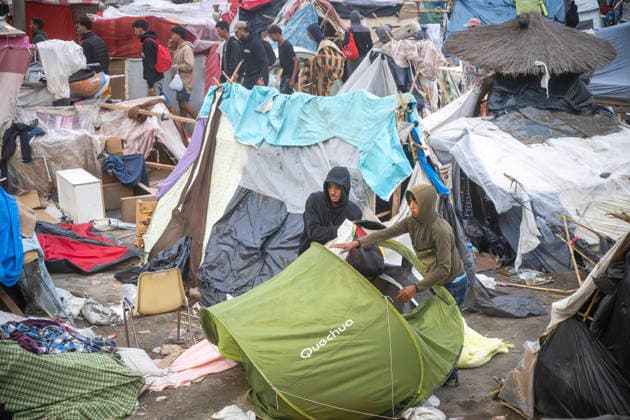 Dozens of migrants from Benítez Beach in Ceuta, evicted today, decide to voluntarily return to Morocco Police evict migrants from Benítez Beach on September 29, 2026, in Ceuta, Spain. Dozens of Moroccan migrants who had been staying in the settlements on Benítez Beach in Ceuta have decided to voluntarily return to Morocco after being informed that they could choose this option, during the operation carried out to transfer residents in the area to the facilities of the Temporary Care Center for Foreigners (CATE), to register them. September 29, 2026, Ceuta, Ceuta, Spain Copyright: xMarcosxMorenox 7808171