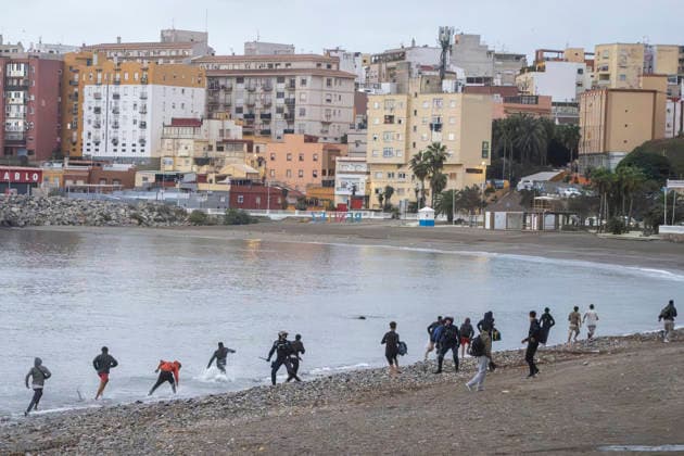 Dozens of migrants from Benítez Beach in Ceuta, evicted today, decide to voluntarily return to Morocco Police evict migrants from Benítez Beach on September 29, 2026, in Ceuta, Spain. Dozens of Moroccan migrants who had been staying in the settlements on Benítez Beach in Ceuta have decided to voluntarily return to Morocco after being informed that they could choose this option, during the operation carried out to transfer residents in the area to the facilities of the Temporary Care Center for Foreigners (CATE), to register them. September 29, 2026, Ceuta, Ceuta, Spain Copyright: xMarcosxMorenox 7808178