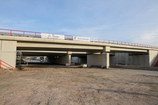 Rekordbauzeit für vier neue Brücken im Autobahn-Kreuz Herne. Schnellbauweise Pressetermin der Autobahn GmbH. Rekordbauzeit. Deutschlandpremiere war der Bau der Brücken in Fertigteilbauweise. Die vier neuen Brücken bilden gemeinsam das zentrale Bauwerk im Kreuz Herne, hier von der Südseite aus fotografiert. Herne, Nordrhein-Westfalen, DEU, Deutschland, 29.09.2026