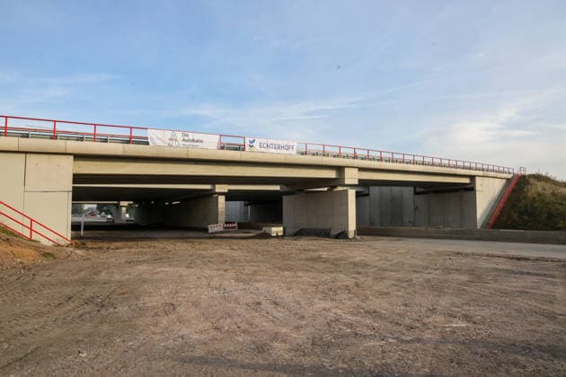 Rekordbauzeit für vier neue Brücken im Autobahn-Kreuz Herne. Schnellbauweise Pressetermin der Autobahn GmbH. Rekordbauzeit. Deutschlandpremiere war der Bau der Brücken in Fertigteilbauweise. Die vier neuen Brücken bilden gemeinsam das zentrale Bauwerk im Kreuz Herne, hier von der Südseite aus fotografiert. Herne, Nordrhein-Westfalen, DEU, Deutschland, 29.09.2026