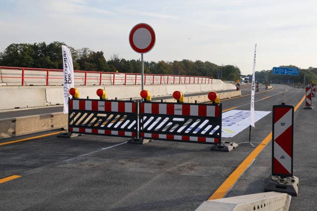 Rekordbauzeit für vier neue Brücken im Autobahn-Kreuz Herne. Schnellbauweise Pressetermin der Autobahn GmbH. Rekordbauzeit. Deutschlandpremiere war der Bau der Brücken in Fertigteilbauweise. Absperrung. Noch ist die Brücke gesperrt. Herne, Nordrhein-Westfalen, DEU, Deutschland, 29.09.2026