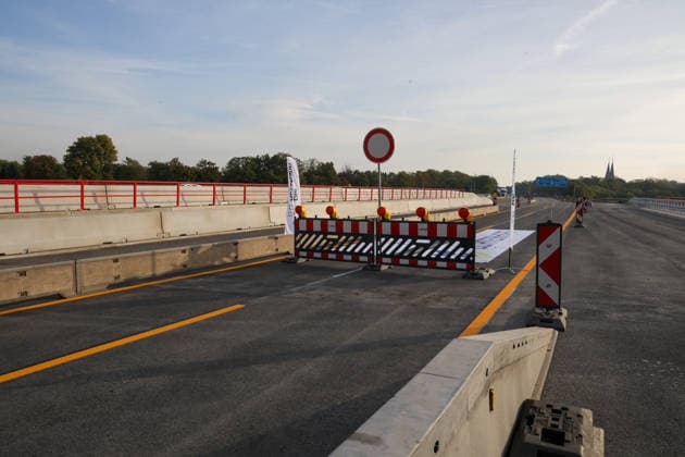 Rekordbauzeit für vier neue Brücken im Autobahn-Kreuz Herne. Schnellbauweise Pressetermin der Autobahn GmbH. Rekordbauzeit. Deutschlandpremiere war der Bau der Brücken in Fertigteilbauweise. Absperrung. Noch ist die Brücke gesperrt. Herne, Nordrhein-Westfalen, DEU, Deutschland, 29.09.2026