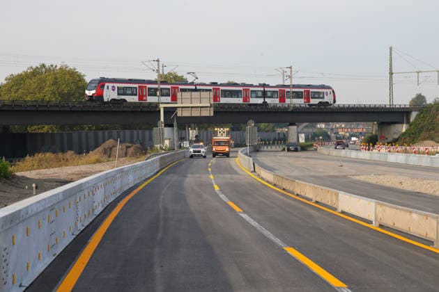 Rekordbauzeit für vier neue Brücken im Autobahn-Kreuz Herne. Schnellbauweise Pressetermin der Autobahn GmbH. Rekordbauzeit. Deutschlandpremiere war der Bau der Brücken in Fertigteilbauweise. Als erstes Fahrzeug überquert ein Wagen der Autobahnmeisterei Gelsenkirchen die neue Brücke. Herne, Nordrhein-Westfalen, DEU, Deutschland, 29.09.2026