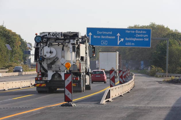 Rekordbauzeit für vier neue Brücken im Autobahn-Kreuz Herne. Schnellbauweise Pressetermin der Autobahn GmbH. Rekordbauzeit. Deutschlandpremiere war der Bau der Brücken in Fertigteilbauweise. Unmittelbar nach der Freigabe fließt der Verkehr wieder auf der A42 wie gewohnt. Herne, Nordrhein-Westfalen, DEU, Deutschland, 29.09.2026