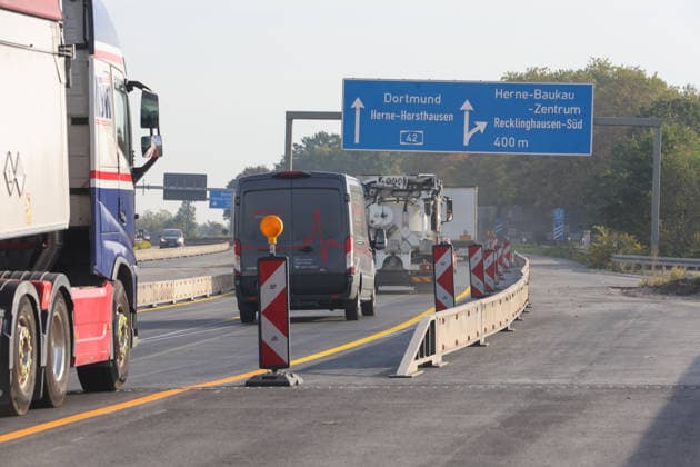 Rekordbauzeit für vier neue Brücken im Autobahn-Kreuz Herne. Schnellbauweise Pressetermin der Autobahn GmbH. Rekordbauzeit. Deutschlandpremiere war der Bau der Brücken in Fertigteilbauweise. Unmittelbar nach der Freigabe fließt der Verkehr wieder auf der A42 wie gewohnt. Herne, Nordrhein-Westfalen, DEU, Deutschland, 29.09.2026
