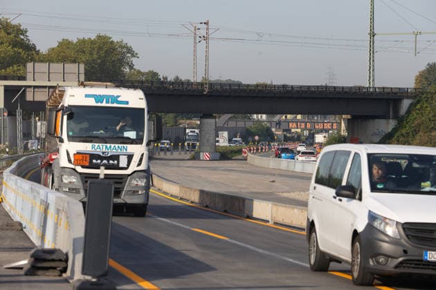 Rekordbauzeit für vier neue Brücken im Autobahn-Kreuz Herne. Schnellbauweise Pressetermin der Autobahn GmbH. Rekordbauzeit. Deutschlandpremiere war der Bau der Brücken in Fertigteilbauweise. Unmittelbar nach der Freigabe fließt der Verkehr wieder auf der A42 wie gewohnt. Herne, Nordrhein-Westfalen, DEU, Deutschland, 29.09.2026