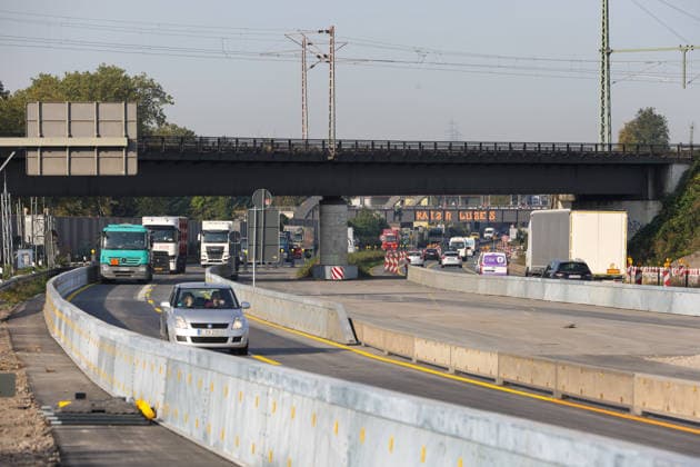 Rekordbauzeit für vier neue Brücken im Autobahn-Kreuz Herne. Schnellbauweise Pressetermin der Autobahn GmbH. Rekordbauzeit. Deutschlandpremiere war der Bau der Brücken in Fertigteilbauweise. Unmittelbar nach der Freigabe fließt der Verkehr wieder auf der A42 wie gewohnt. Herne, Nordrhein-Westfalen, DEU, Deutschland, 29.09.2026