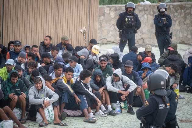 Dozens of migrants from Benítez Beach in Ceuta, evicted today, decide to voluntarily return to Morocco Police evict migrants from Benítez Beach on September 29, 2026, in Ceuta, Spain. Dozens of Moroccan migrants who had been staying in the settlements on Benítez Beach in Ceuta have decided to voluntarily return to Morocco after being informed that this option was available to them, during the operation carried out to transfer residents in the area to the facilities of the Temporary Care Center for Foreigners (CATE), to register them. September 29, 2026, Ceuta, Spain Copyright: xMarcosxMorenox 7808232