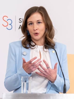 2026-09-29-Pressekonferenz-Slavkov-Gruppe-012 Bundesministerin für Europa, Integration und Familie im Bundeskanzleramt Claudia Plakolm (ÖVP) am 29 September 2026 bei der Pressekonferenz anlässlich der Westbalkan-Konferenz 2026 im Bundeskanzleramt in Wien, Wien, Österreich.