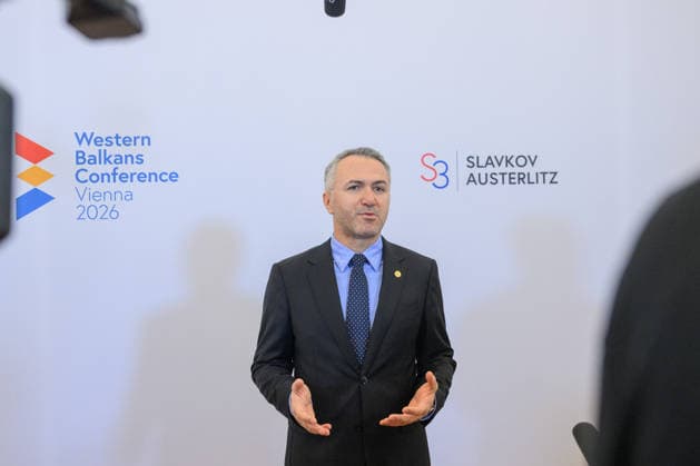 Â - Wien 29.09.2026 - Die Europaministerin lädt im Rahmen des österreichischen Vorsitzes im Slavkov-Format ihre Amtskolleginnen und Amtskollegen der Slavkov-Gruppe sowie der sechs Westbalkan-Staaten zu einer Konferenz ins Bundeskanzleramt ein.. PHOTO: Minister für Europa und auswärtige Angelegenheiten Ferit Hoxha (Albanien) Austria s Europe Minister hosts a conference at the Federal Chancellery, bringing together ministers from the Slavkov Group and the six Western Balkan states as part of Austria s Slavkov Format presidency. Balkan, Konferenz, Verständigung, EU-Beitritt Westbalkan-Konferenz