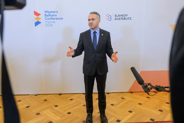 Â - Wien 29.09.2026 - Die Europaministerin lädt im Rahmen des österreichischen Vorsitzes im Slavkov-Format ihre Amtskolleginnen und Amtskollegen der Slavkov-Gruppe sowie der sechs Westbalkan-Staaten zu einer Konferenz ins Bundeskanzleramt ein.. PHOTO: Minister für Europa und auswärtige Angelegenheiten Ferit Hoxha (Albanien) Austria s Europe Minister hosts a conference at the Federal Chancellery, bringing together ministers from the Slavkov Group and the six Western Balkan states as part of Austria s Slavkov Format presidency. Balkan, Konferenz, Verständigung, EU-Beitritt Westbalkan-Konferenz