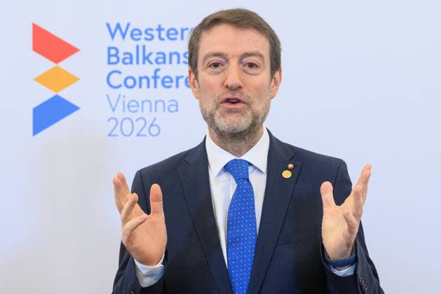 Â - Wien 29.09.2026 - Die Europaministerin lädt im Rahmen des österreichischen Vorsitzes im Slavkov-Format ihre Amtskolleginnen und Amtskollegen der Slavkov-Gruppe sowie der sechs Westbalkan-Staaten zu einer Konferenz ins Bundeskanzleramt ein.. PHOTO: Chefunterhändler bei der Europäischen Union Jeton Zulfaj (Kosovo) Austria s Europe Minister hosts a conference at the Federal Chancellery, bringing together ministers from the Slavkov Group and the six Western Balkan states as part of Austria s Slavkov Format presidency. Balkan, Konferenz, Verständigung, EU-Beitritt Westbalkan-Konferenz