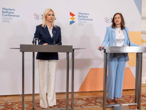 2026-09-29-Pressekonferenz-Slavkov-Gruppe-092 Montenegros Ministerin für europäische Angelegenheiten Maida GorÄeviÄ‡ und Bundesministerin für Europa, Integration und Familie im Bundeskanzleramt Claudia Plakolm (ÖVP) am 29 September 2026 bei der Pressekonferenz anlässlich der Westbalkan-Konferenz 2026 im Bundeskanzleramt in Wien, Wien, Österreich.