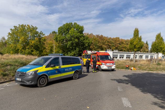 Blaulicht: Auto faehrt im Kreuzerfeld gegen Schul-Container, Rottenburg am Neckar am 29.09.2026, Blaulicht: Auto faehrt im Kreuzerfeld gegen Schul-Container, Rottenburg am Neckar am 29.09.2026, Einsatzkraefte, Polizei. DROFITSCH EIBNER Copyright: xEibner-Pressefoto DimitrixDrofitx EP_ddh