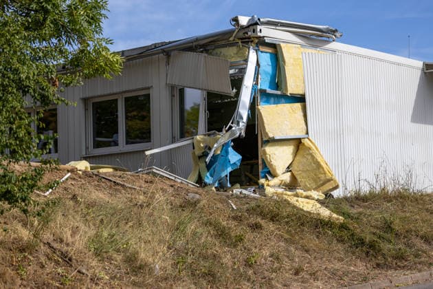 Blaulicht: Auto faehrt im Kreuzerfeld gegen Schul-Container, Rottenburg am Neckar am 29.09.2026, Blaulicht: Auto faehrt im Kreuzerfeld gegen Schul-Container, Rottenburg am Neckar am 29.09.2026, Schul-Container. DROFITSCH EIBNER Copyright: xEibner-Pressefoto DimitrixDrofitx EP_ddh