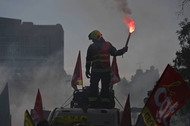 Firefighters gathered and marched through the French capital today. Among other things, they are calling for better staffing levels and more favourable working conditions in terms of both staff numbers and equipment. - 29 09 2026 - France Paris -  JulienxMattiax xLexPictorium LePictorium_0341350