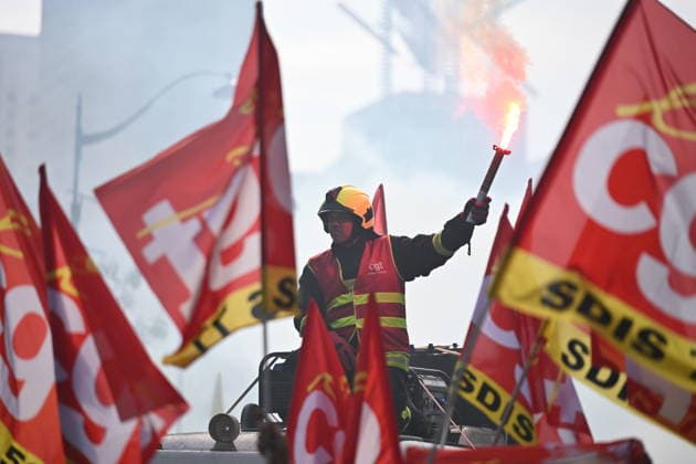 Firefighters gathered and marched through the French capital today. Among other things, they are calling for better staffing levels and more favourable working conditions in terms of both staff numbers and equipment. - 29 09 2026 - France Paris -  JulienxMattiax xLexPictorium LePictorium_0341351