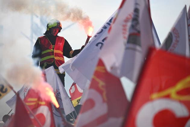 Firefighters gathered and marched through the French capital today. Among other things, they are calling for better staffing levels and more favourable working conditions in terms of both staff numbers and equipment. - 29 09 2026 - France Paris -  JulienxMattiax xLexPictorium LePictorium_0341355