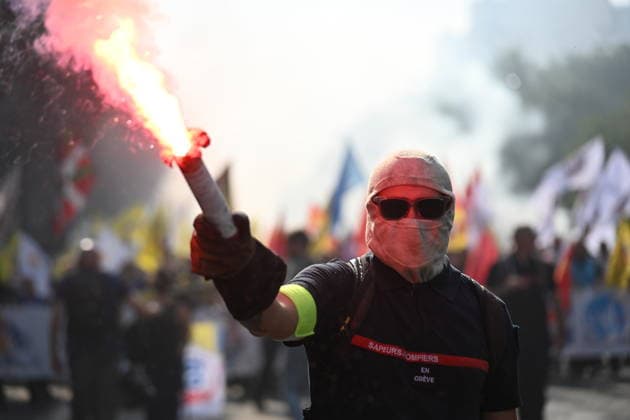 Firefighters gathered and marched through the French capital today. Among other things, they are calling for better staffing levels and more favourable working conditions in terms of both staff numbers and equipment. - 29 09 2026 - France Paris -  JulienxMattiax xLexPictorium LePictorium_0341356