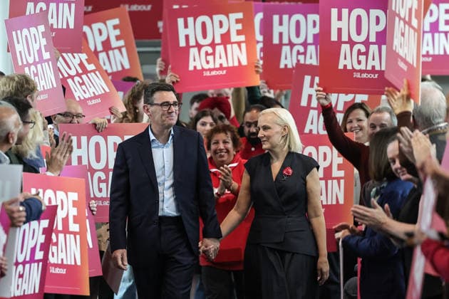 Labour Party Annual Conference Day Three Andy Burnham MP, Prime Minister of the United Kingdom and his wife Marie-France van Heel Walks over the bridge of Hope Again during the Labour Party Annual Conference Day Three at Convention Centre, Liverpool, United Kingdom on 29 September 2026 (Photo by Mark Cosgrove News Images) Liverpool Convention Centre Merseyside United Kingdom Copyright: xMarkxCosgrove NewsxImagesx