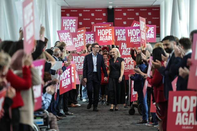 Labour Party Annual Conference Day Three Andy Burnham MP, Prime Minister of the United Kingdom and his wife Marie-France van Heel Walks over the bridge of Hope Again during the Labour Party Annual Conference Day Three at Convention Centre, Liverpool, United Kingdom on 29 September 2026 (Photo by Mark Cosgrove News Images) Liverpool Convention Centre Merseyside United Kingdom Copyright: xMarkxCosgrove NewsxImagesx