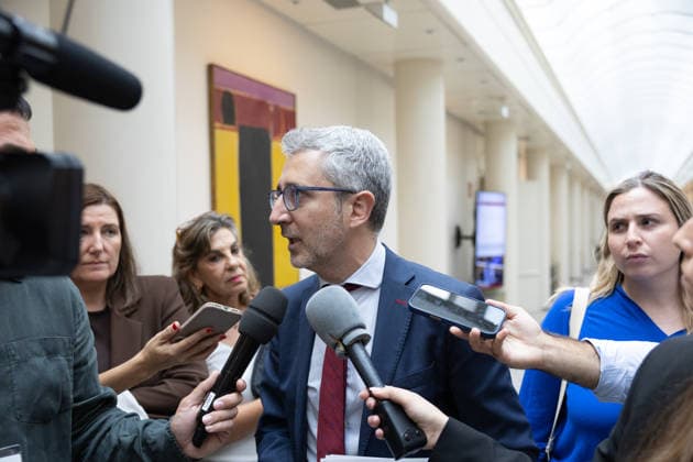 The Senate plenary session debates a motion on Democratic Memory, with the housing crisis as the underlying issue. Finance Minister Arcadi Espana speaks with the media upon his arrival at a plenary session in the Senate on September 29, 2026, in Madrid, Spain. The opposition will debate a motion on the Democratic Memory Act and a proposal to establish a commission on Ceuta. In addition, various committees will examine initiatives regarding workplace inclusion for people with disabilities, Sahrawi nationality, and the ban on conversion therapy. SEPTEMBER 29, 2026 SENATE POLITICAL MINISTERS Jesús Hellí Madrid Madrid, Spain  Copyright: xJesusxHellinx 7808616