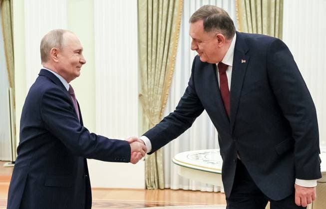 Russia Republika Srpska 9253919 29.09.2026 Russian President Vladimir Putin shakes hands with the leader of Republika Srpska s Alliance of Independent Social Democrats party Milorad Dodik during a meeting at the Kremlin, in Moscow, Russia. Evgeny Messman Sputnik Moscow Russia  Copyright: xEvgenyxMessmanx