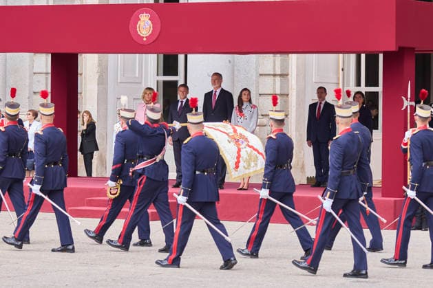 September 29, 2026, Madrid, Madrid, Spain: KING FELIPE VI of Spain and QUEEN LETIZIA of Spain welcome the President of the French Republic, EMMANUEL MACRON, and First Lady BRIGITTE MACRON on the occasion of their official visit Madrid Spain - ZUMAc260 20260929_zep_c260_053 Copyright: xMikexChicorrox
