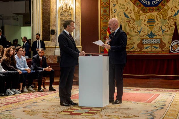 Macron participates in a dialogue on democracy in Europe at the Complutense University of Madrid. The President of the French Republic, Emmanuel Macron (left), and the rector of the UCM, Joaquín Goyache Goni (right), during the event Democracy in Europe in the Digital Age, on September 29, 2026, in Madrid, Spain. Macron arrives in Madrid to begin a two-day state visit. This is a trip of great institutional significance, as it is the French president’s first state visit to Spain since taking office, coinciding with the final stretch of his term, which ends in 2027. SEPTEMBER 29, 2026 Madrid, Spain Copyright: xRicardoxRubiox 7808802