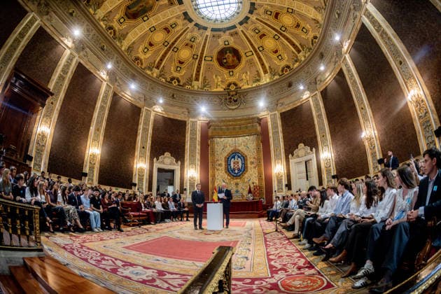 Macron participates in a dialogue on democracy in Europe at the Complutense University of Madrid. The President of the French Republic, Emmanuel Macron (left), and the rector of the UCM, Joaquín Goyache Goni (right), during the event Democracy in Europe in the Digital Age, on September 29, 2026, in Madrid, Spain. Macron arrives in Madrid to begin a two-day state visit. This is a trip of great institutional significance, as it is the French president’s first state visit to Spain since taking office, coinciding with the final stretch of his term, which ends in 2027. SEPTEMBER 29, 2026 Madrid, Spain Copyright: xRicardoxRubiox 7808803