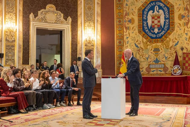 Macron participates in a dialogue on democracy in Europe at the Complutense University of Madrid. The President of the French Republic, Emmanuel Macron (left), and the rector of the UCM, Joaquín Goyache Goni (right), during the event Democracy in Europe in the Digital Age, on September 29, 2026, in Madrid, Spain. Macron arrives in Madrid to begin a two-day state visit. This is a trip of great institutional significance, as it is the French president’s first state visit to Spain since taking office, coinciding with the final stretch of his term, which ends in 2027. SEPTEMBER 29, 2026 Madrid, Spain Copyright: xRicardoxRubiox 7808804