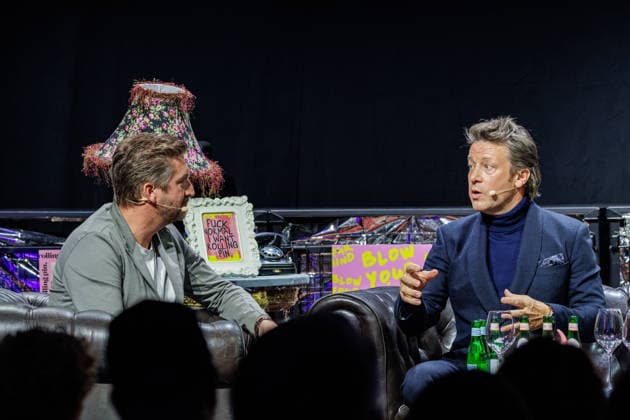 28.09.2026. Düsseldorf Meerbusch. Jamie Oliver (r) auf der Rolling Pin Convention 2026. Düsseldorf Meerbusch Areal Böhler Nordrhein-Westfalen Deutschland