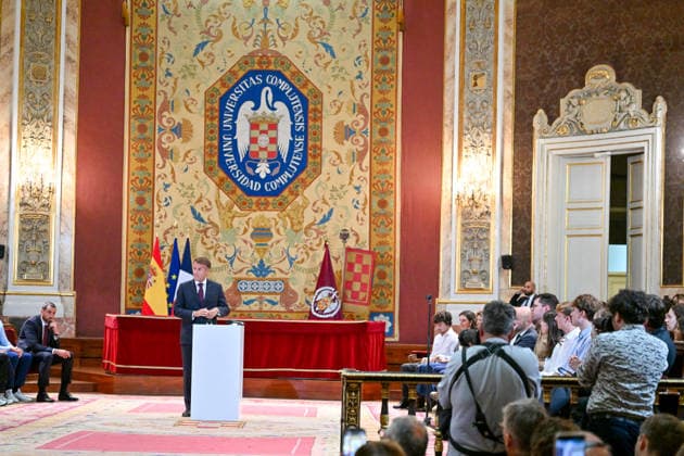 French President Emmanuel Macron delivers a speech to students at a conference titled Democracy, Youth, and Social Media: Meeting the Challenges of the Digital Age at the Complutense University of Madrid, Spain, on September 29, 2026. The French president is on a two-day official visit to Spain. Christian Liewig Bestimage French President Emmanuel Macron delivers a speech to students during a Democracy, youth and social networks: meeting the challenges of digital technology at Madrid’s Complutense University on September 29, 2026. French President Emmanuel Macron is on a two-day official visit to Spain. Madrid, Spain  Copyright: xChristianxLiewigx xBestimagexChristianxLiewigx xBestimagex