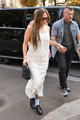 Jennifer Lopez goes shopping during Paris Fashion Week (PFW) in Paris, France, on September 29, 2026. Gedeon Taieb, Bestimage. Jennifer Lopez will be shopping during Paris Fashion Week (PFW) in Paris, France, on September 29, 2026. Paris, France  Copyright: xGedeonxTaiebx xBestimagexGedeonxTaiebx xBestimagex